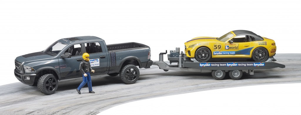 Pickup RAM avec remorque et voiture Roadster
