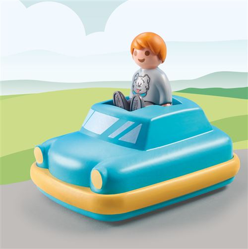 Enfant avec voiture 1.2.3