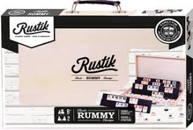 Rummy dans une valise de bois