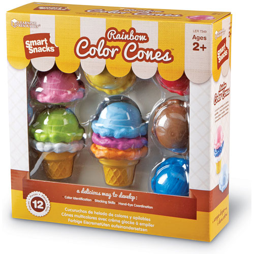 Cônes multicolores avec crème glacée à empiler