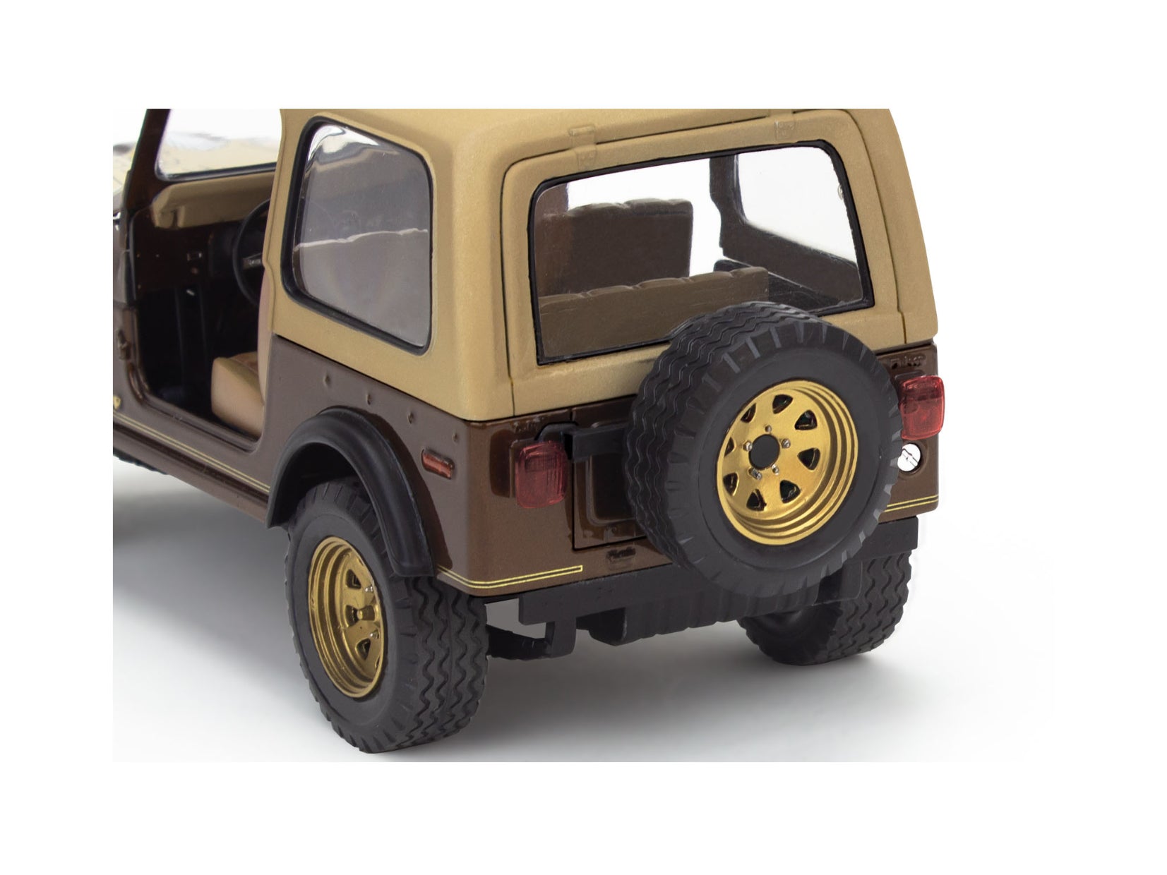 Jeep CJ-7 1977, modèle à coller